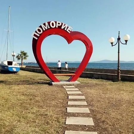 Bay Apartgaliayani Appartement Pomorie